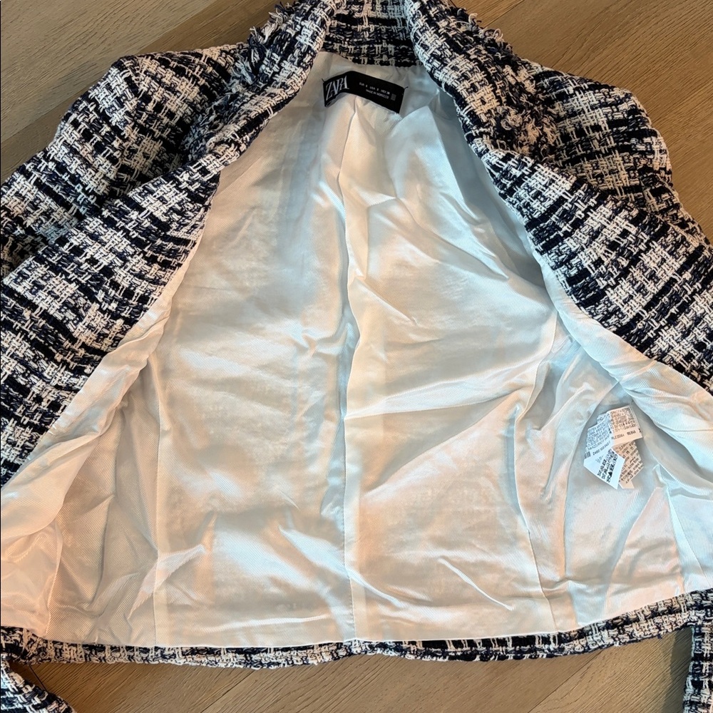 LIKE NEW Zara Textured Double Breasted Blazer Cropped Size Small - Picture 6 of 6